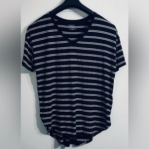 Women’s Top V-neck pull over Tunic Length shot sleeves black stripes. M (8-10).